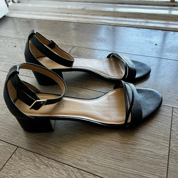 Talbots Navy Ankle-Strap Sandal Low Block Heels - Size 9.5 - Picture 4 of 9